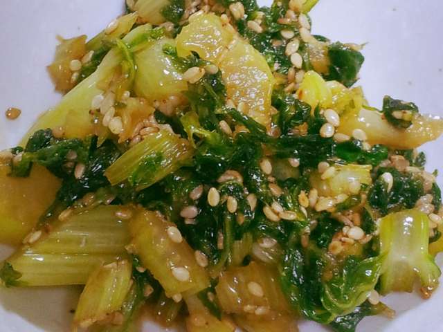葉っぱが美味しい!セロリの葉のごま油炒め